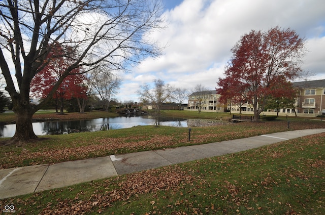 view of yard featuring a water view