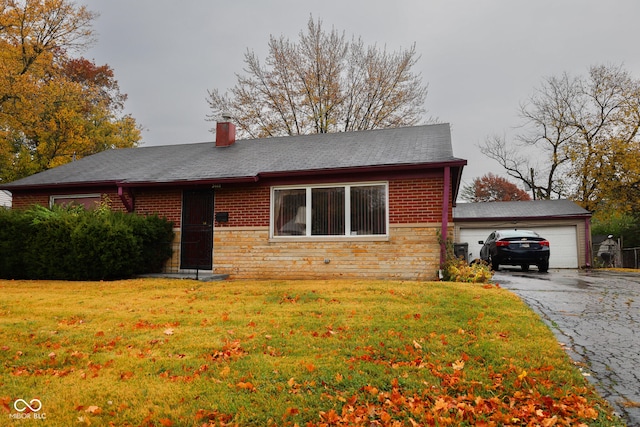 view of front of house featuring a front yard and a garage