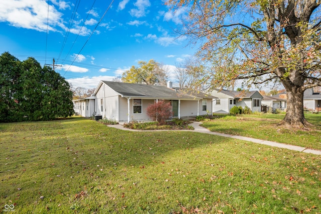 view of front of house featuring a front lawn