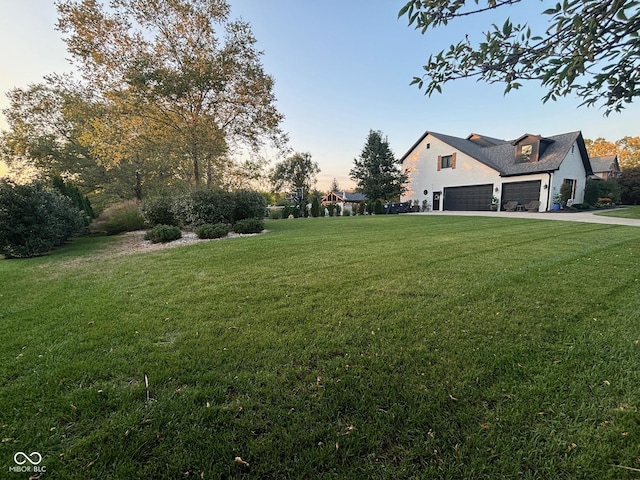 view of yard at dusk