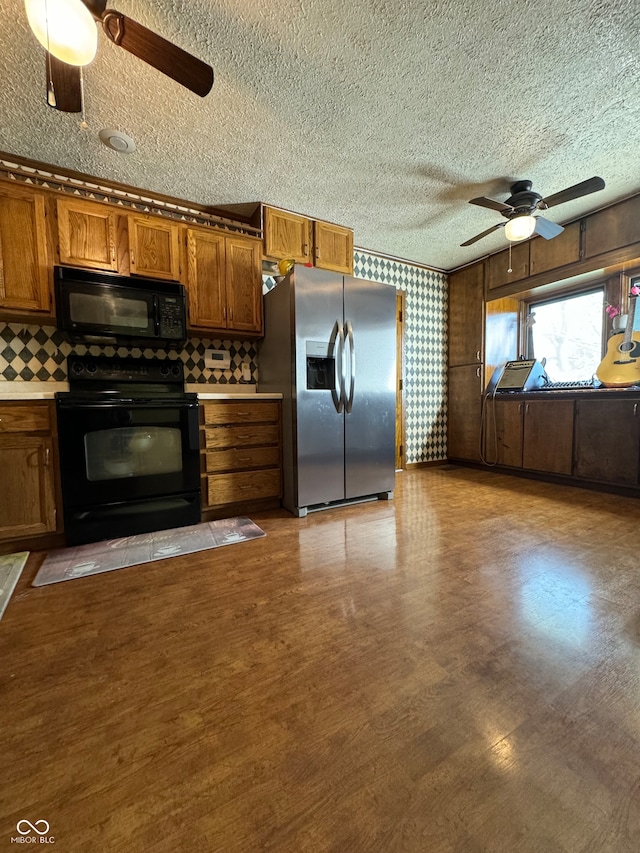 kitchen featuring black appliances, ceiling fan, and a textured ceiling