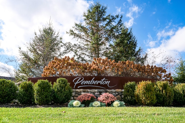 view of community / neighborhood sign