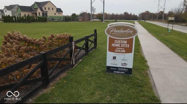 view of property's community featuring a yard