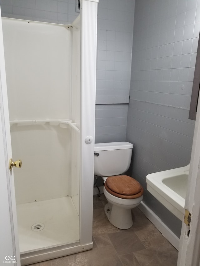 bathroom with toilet and a shower