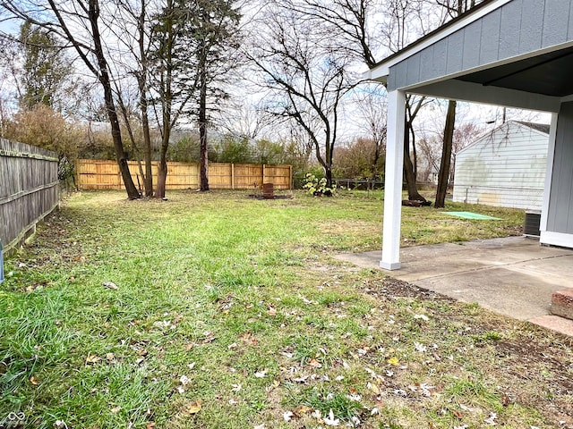 view of yard featuring a patio