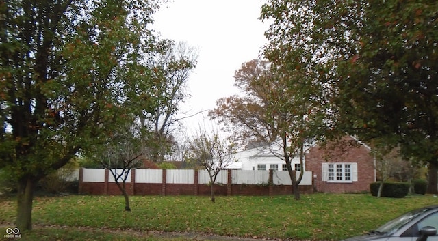 705 W 6th St, Seymour, IN 47274 - view of yard