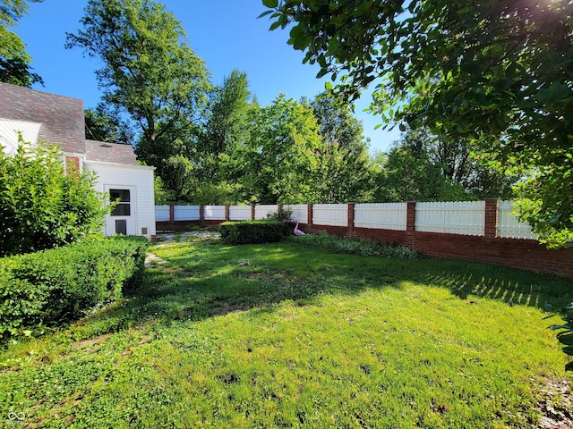 705 W 6th St, Seymour, IN 47274 - view of yard