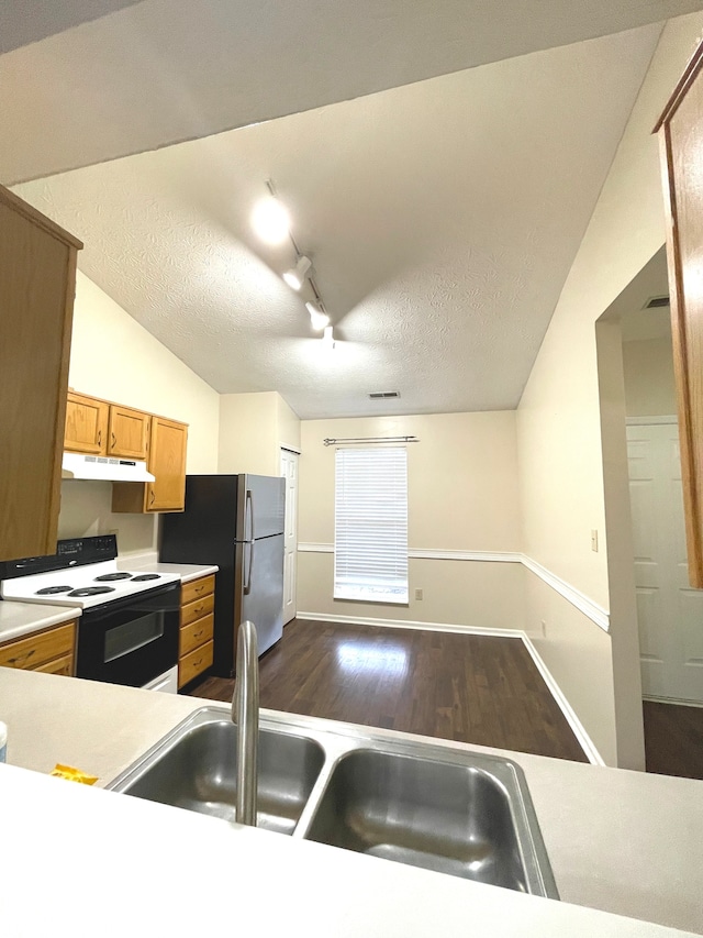 kitchen featuring electric stove, vaulted ceiling, dark hardwood / wood-style floors, stainless steel fridge, and a textured ceiling