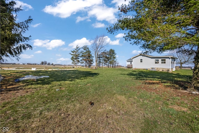 view of yard featuring a rural view