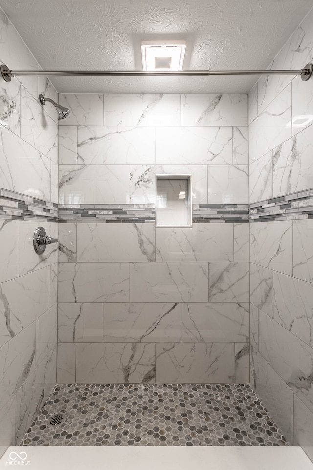 bathroom featuring a tile shower