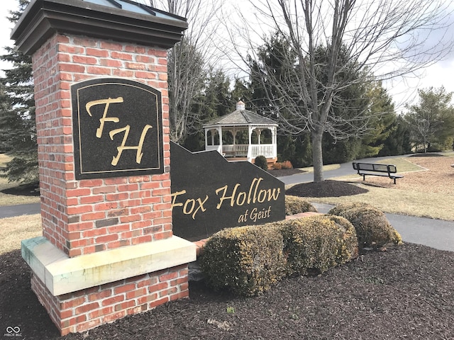 view of community / neighborhood sign