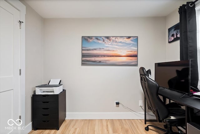 office area with hardwood / wood-style floors