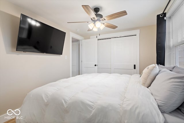 bedroom featuring ceiling fan and a closet