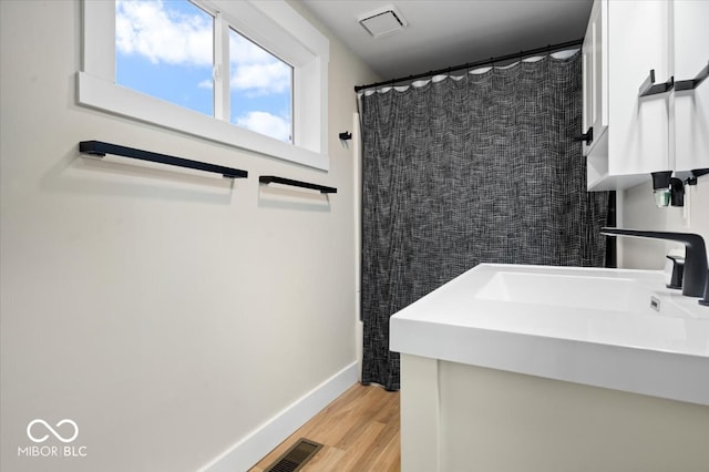 bathroom featuring a shower with curtain, wood-type flooring, and sink