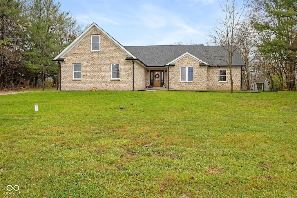 view of front of property with a front lawn