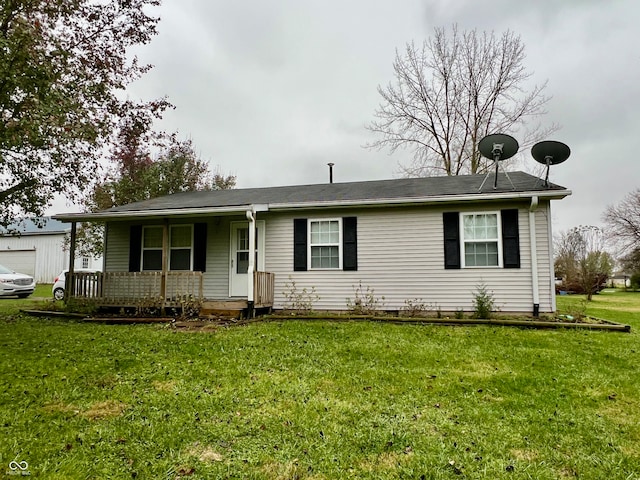 ranch-style home featuring a front lawn and covered porch