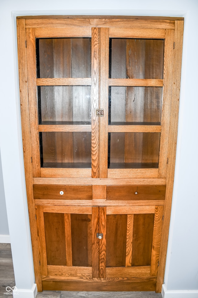 room details featuring hardwood / wood-style floors