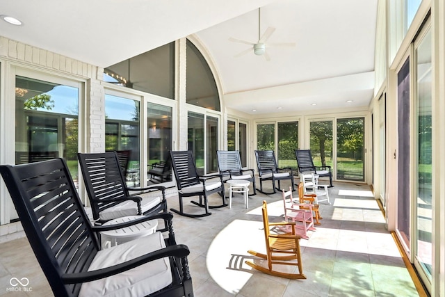 sunroom with ceiling fan