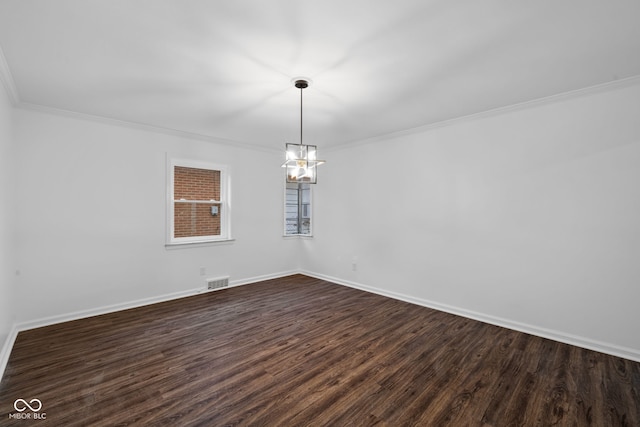 unfurnished room featuring ornamental molding, dark wood-type flooring, and an inviting chandelier