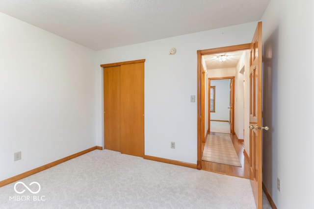 carpeted spare room featuring a textured ceiling