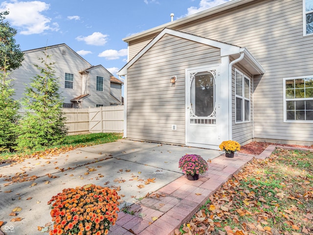 11411 Shady Hollow Ln, Indianapolis, IN 46229 - entrance to property featuring a patio area