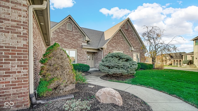 view of front of property with a front yard