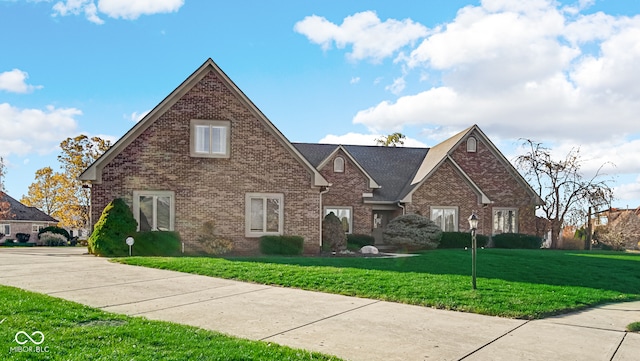 view of front of home featuring a front yard and brick siding