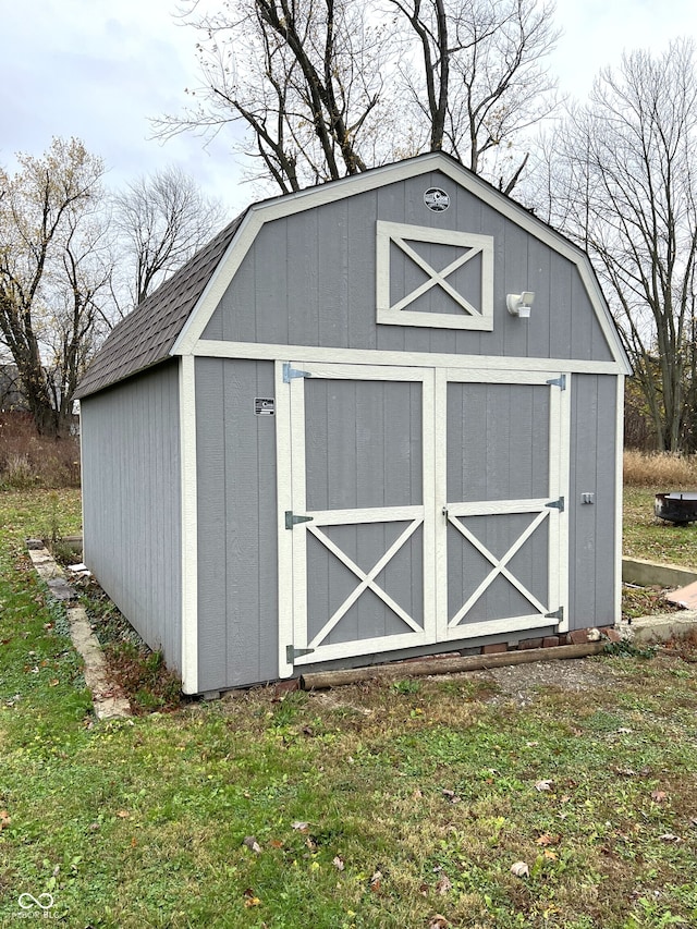 view of outdoor structure with a yard