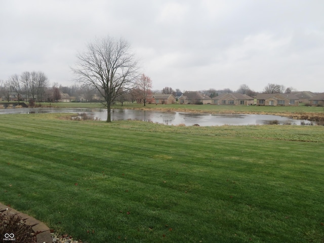 view of yard featuring a water view