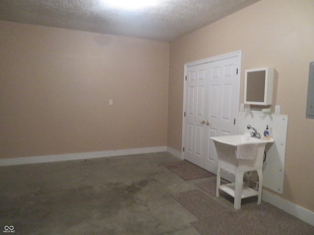 bathroom featuring a textured ceiling