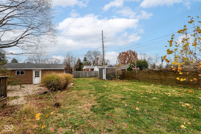 view of yard featuring a storage shed