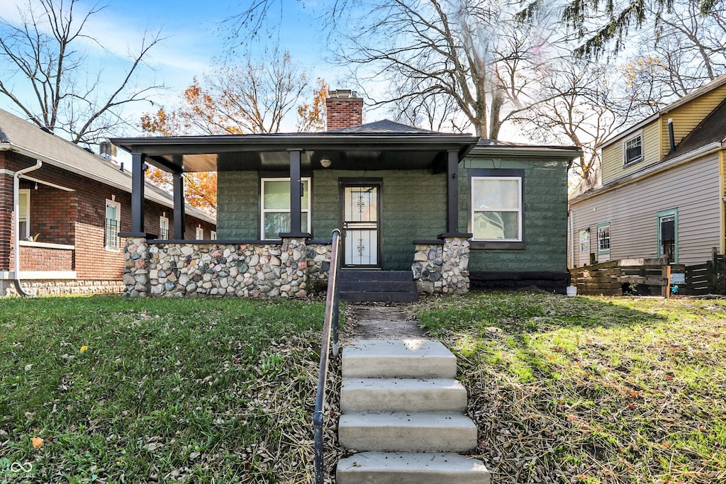 view of front of house featuring a front lawn and a porch