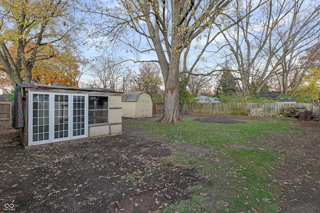 view of yard with a shed