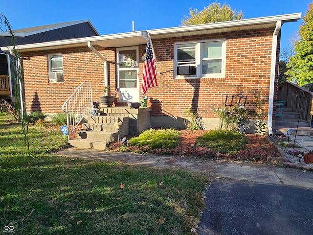 view of front of home featuring a front lawn