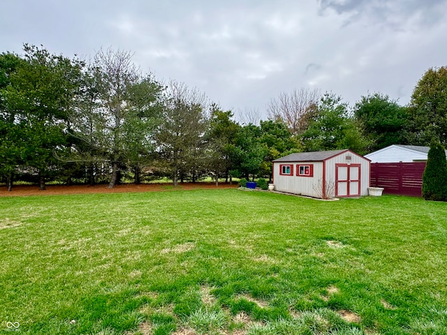 view of yard with a shed