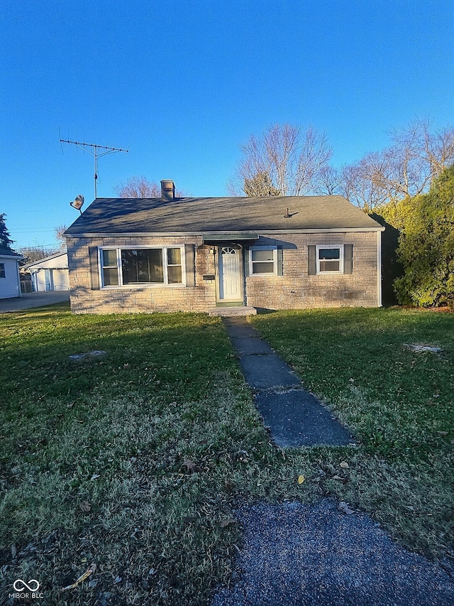 single story home featuring a front yard