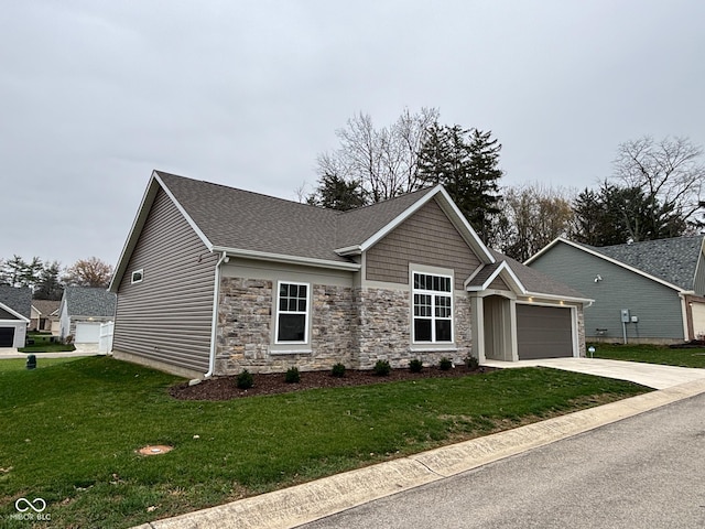 view of front of home featuring a front yard and a garage