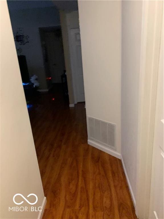 4112 Eagle Cove E Drive, Indianapolis, IN 46254 - hallway featuring wood finished floors and baseboards