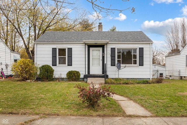 bungalow-style house featuring a front lawn