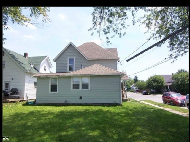 back of house featuring a yard