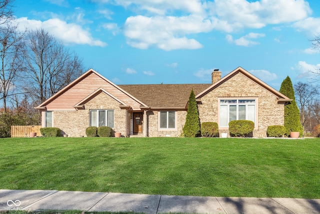 view of front of home featuring a front lawn