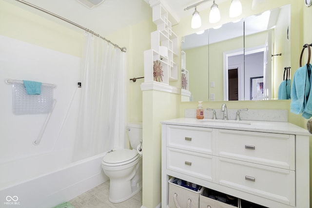 full bathroom with toilet, vanity, and shower / tub combo