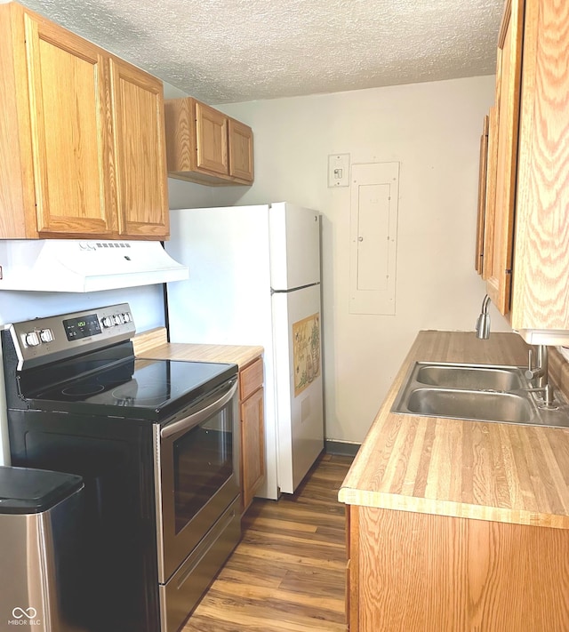 kitchen with electric range, dark hardwood / wood-style flooring, a textured ceiling, and sink