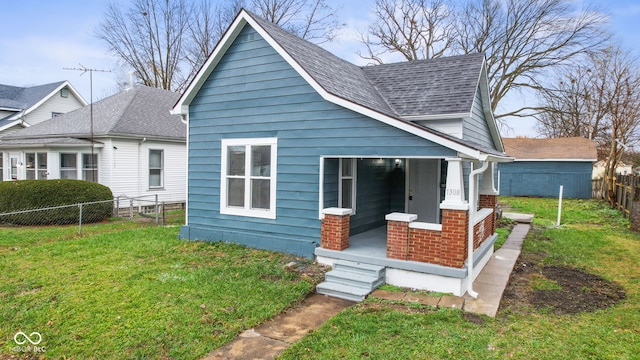 back of house featuring a lawn