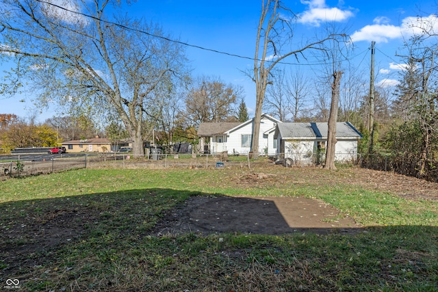 view of yard featuring a patio area