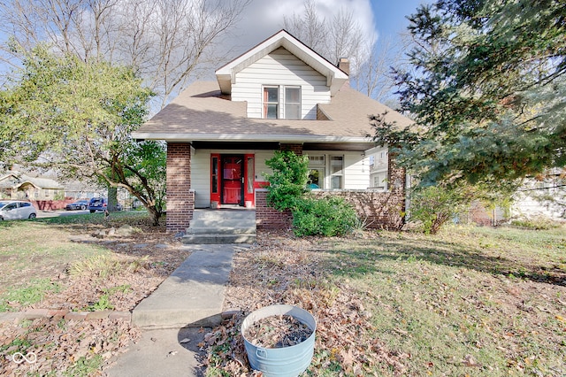 view of front of home with a front lawn