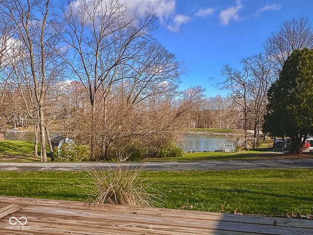 view of yard featuring a water view