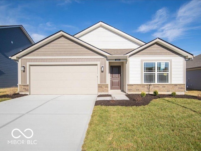 view of front of property featuring a front lawn and a garage