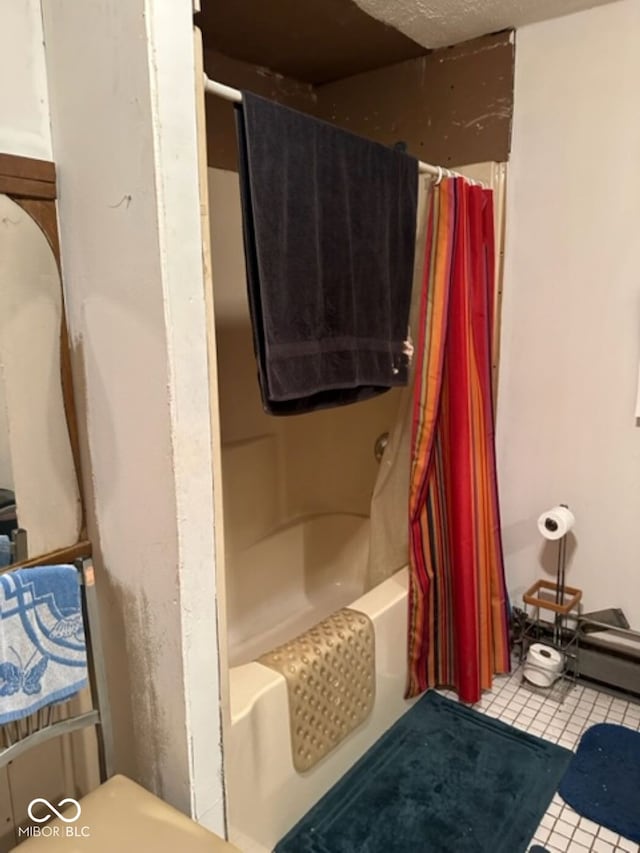 bathroom with shower / tub combo with curtain