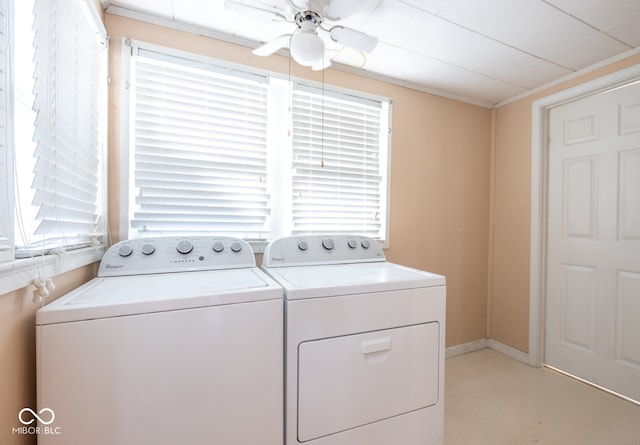 washroom featuring plenty of natural light, ceiling fan, and washing machine and clothes dryer